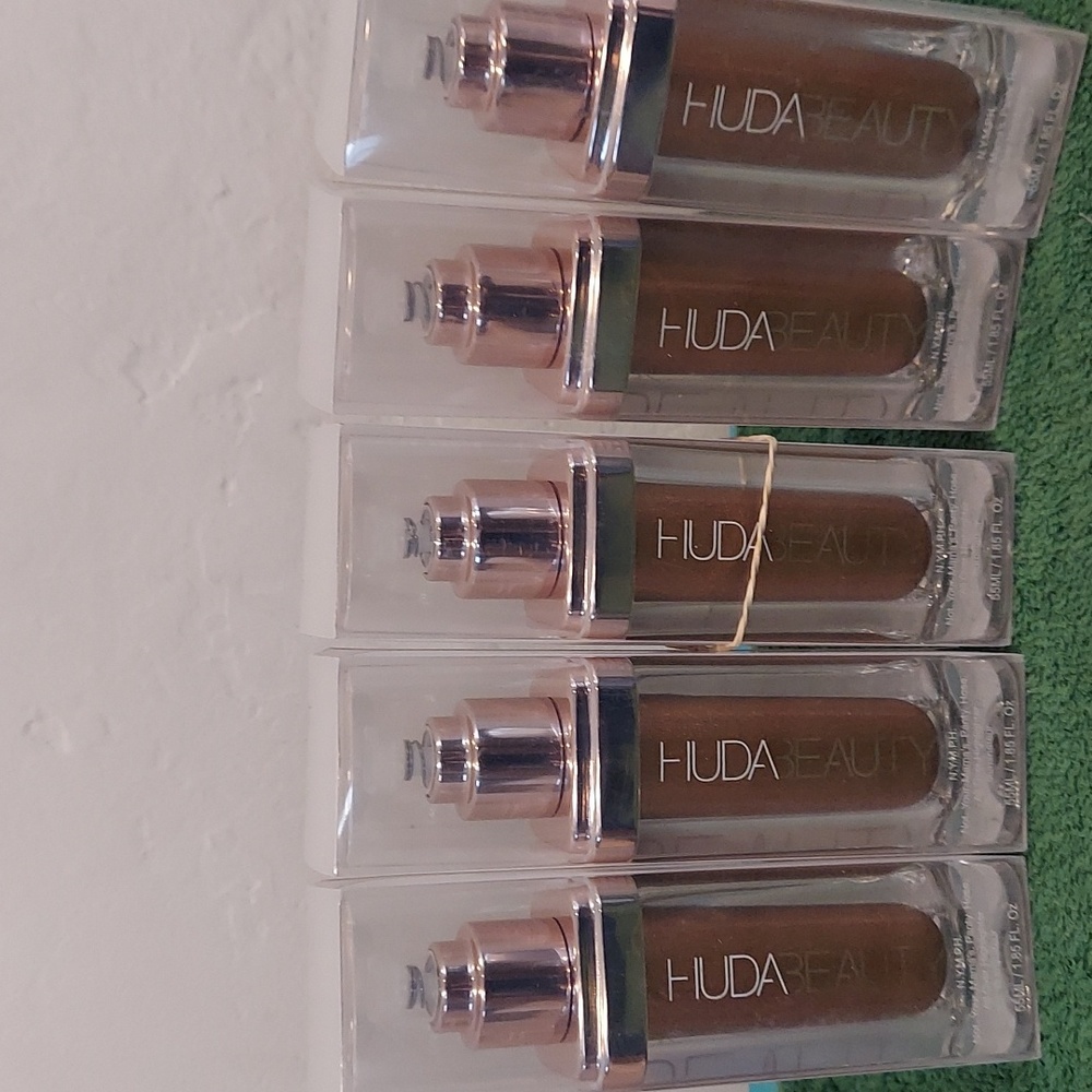 HUDA BEAUTY